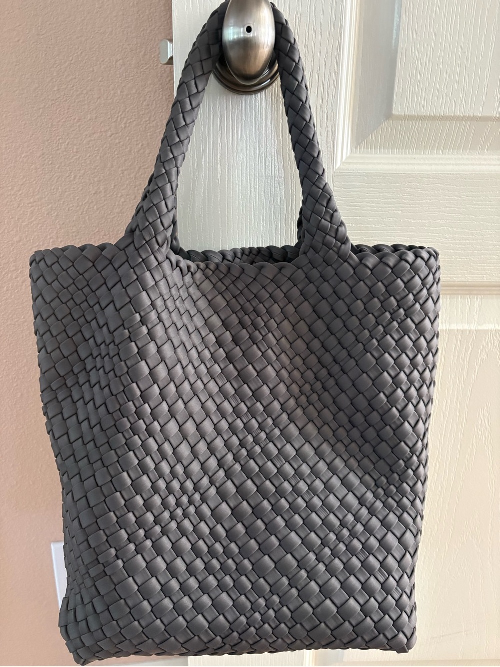 Woven Shoulder Bag in Dark Gray- excellence condition.